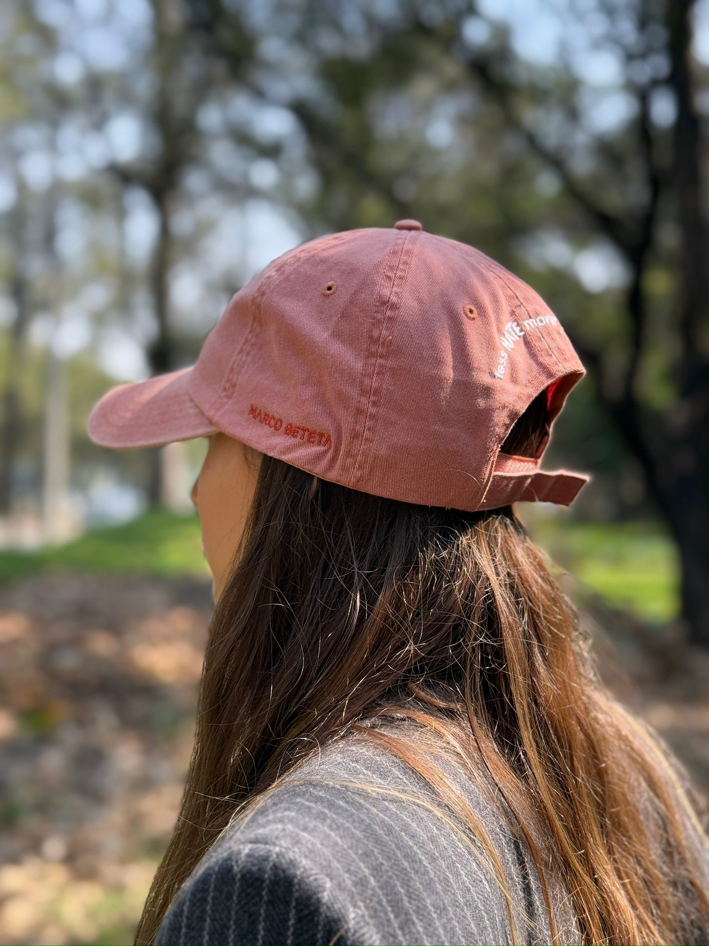 Gorra Coral "More Steak, Less Hate"