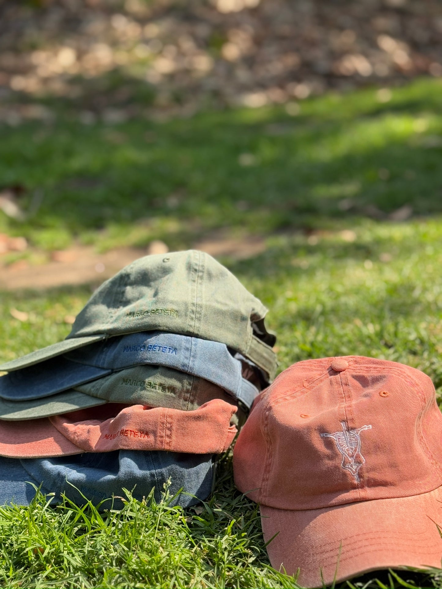 Gorra Coral "More Steak, Less Hate"