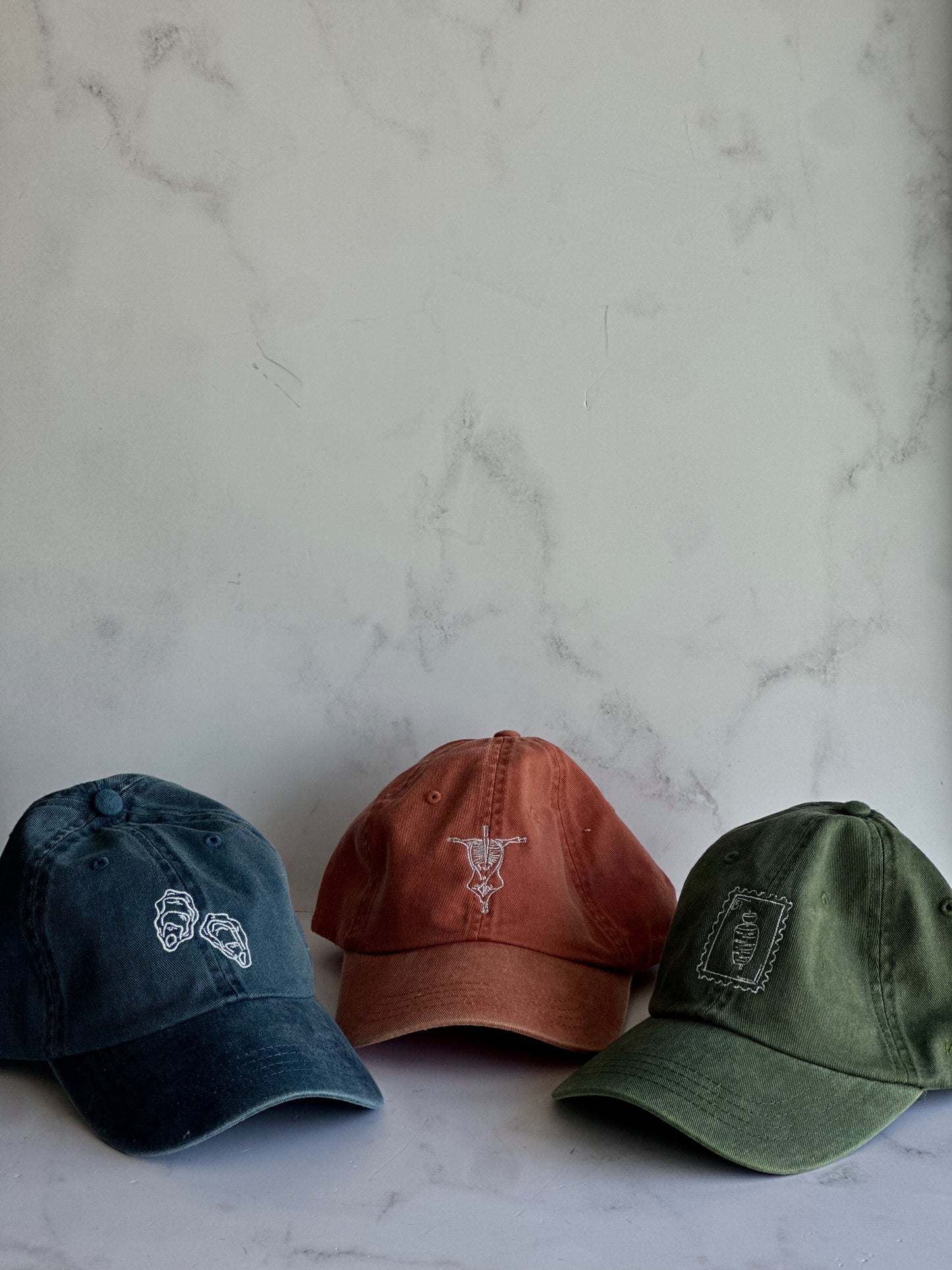 Gorra Coral "More Steak, Less Hate"